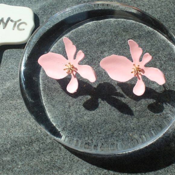 NEW Handmade Pink Lily small stud flower earrings - Picture 8 of 10